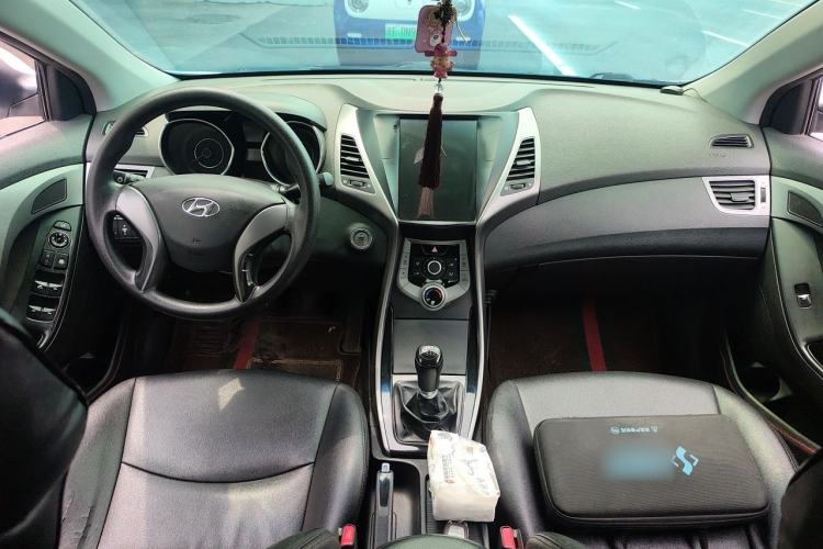 Used Hyundai Elantra (5th Generation / Langdong) 2015 1.6L Manual Leading Model Center Console