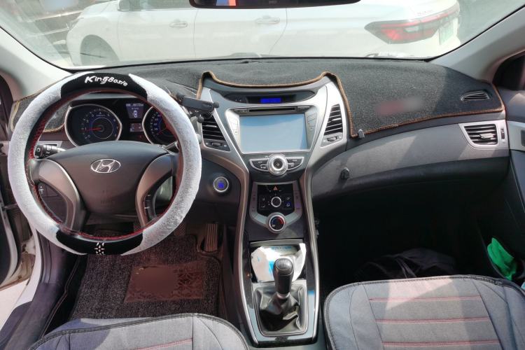 Used Hyundai Elantra (5th Generation / Langdong) 2015 1.6L Manual Leading Model Center Console
