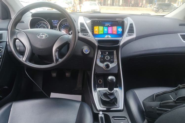 Used Hyundai Elantra (5th Generation / Langdong) 2015 1.6L Manual Leading Model Center Console