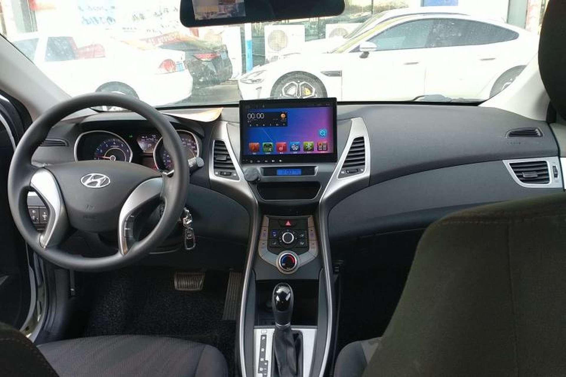 Used Hyundai Elantra (5th Generation / Langdong) 2015 1.6L Automatic Fashion Model Center Console