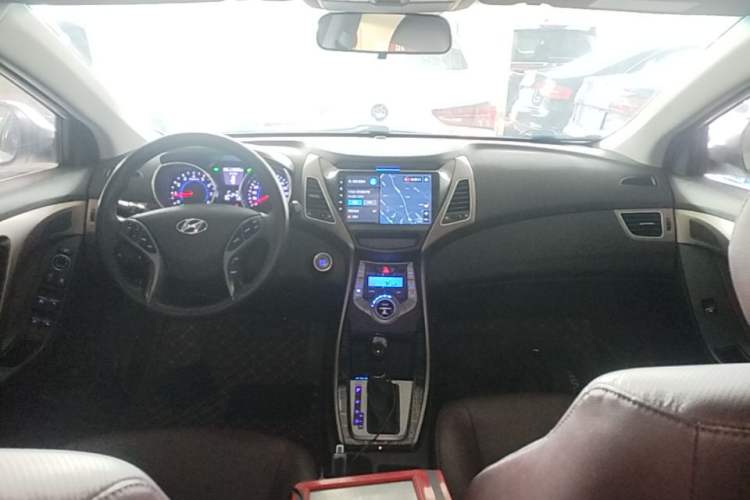Used Hyundai Elantra (5th Generation / Langdong) 2015 1.6L Automatic Luxury Model Center Console