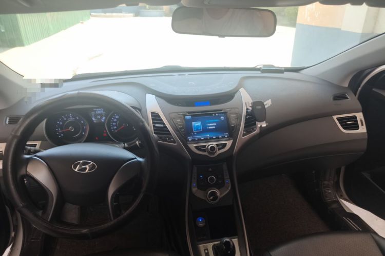 Used Hyundai Elantra (5th Generation / Langdong) 2015 1.6L Automatic Fashion Model Center Console