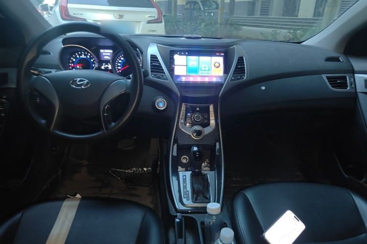 Used Hyundai Elantra (5th Generation / Langdong) 2015 1.6L Automatic Leading Model Center Console
