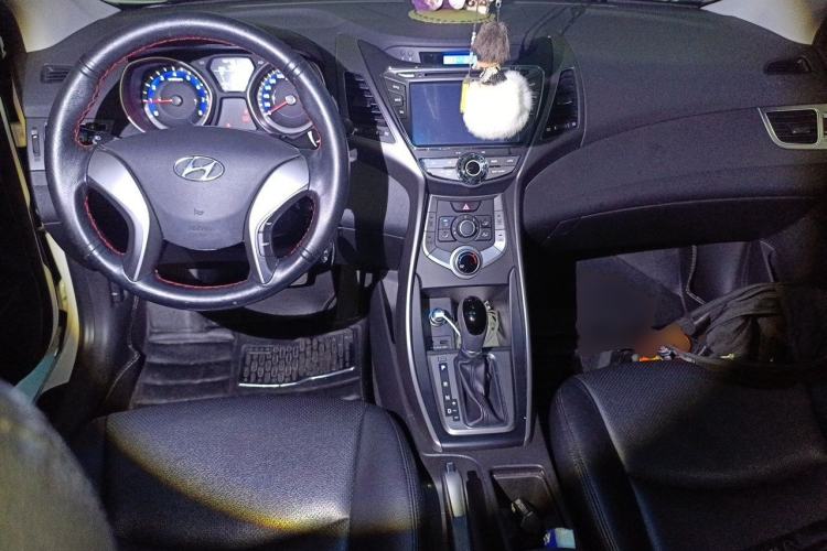 Used Hyundai Elantra (5th Generation / Langdong) 2015 1.6L Automatic Fashion Model Center Console