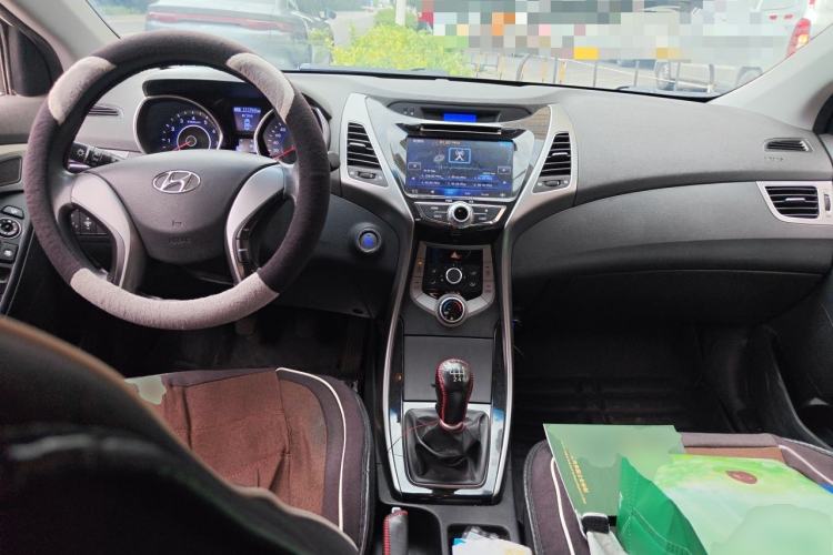 Used Hyundai Elantra (5th Generation / Langdong) 2015 1.6L Manual Leading Model Center Console