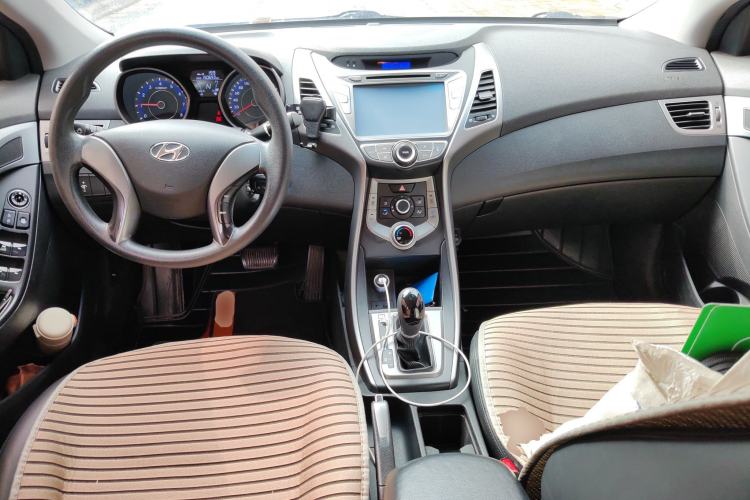 Used Hyundai Elantra (5th Generation / Langdong) 2015 1.6L Automatic Fashion Model Center Console