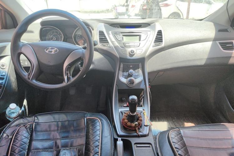 Used Hyundai Elantra (5th Generation / Langdong) 2015 1.6L Manual Fashion Edition Center Console