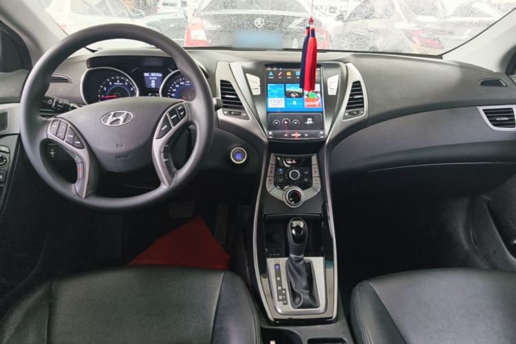 Used Hyundai Elantra (5th Generation / Langdong) 2015 1.6L Automatic Leading Model Center Console