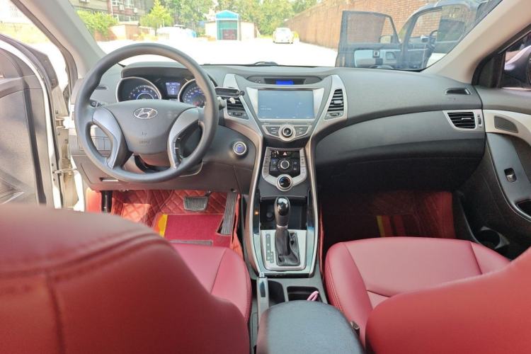 Used Hyundai Elantra (5th Generation / Langdong) 2015 1.6L Automatic Leading Model Center Console