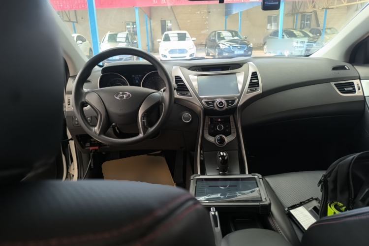 Used Hyundai Elantra (5th Generation / Langdong) 2015 1.6L Automatic Leading Model Center Console