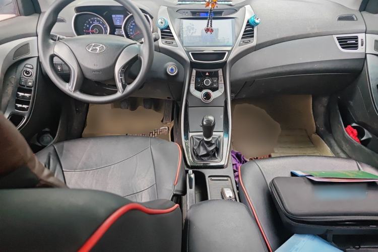 Used Hyundai Elantra (5th Generation / Langdong) 2015 1.6L Manual Leading Model Center Console