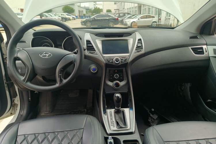 Used Hyundai Elantra (5th Generation / Langdong) 2015 1.6L Automatic Leading Model Center Console