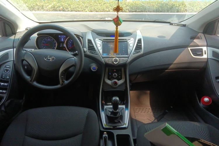 Used Hyundai Elantra (5th Generation / Langdong) 2015 1.6L Manual Leading Model Center Console