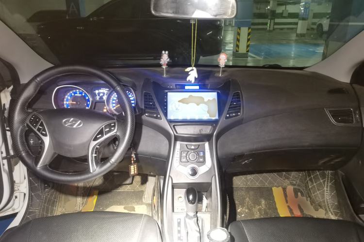 Used Hyundai Elantra (5th Generation / Langdong) 2015 1.6L Automatic Fashion Model Center Console