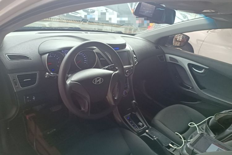 Used Hyundai Elantra (5th Generation / Langdong) 2015 1.6L Automatic Leading Model Center Console