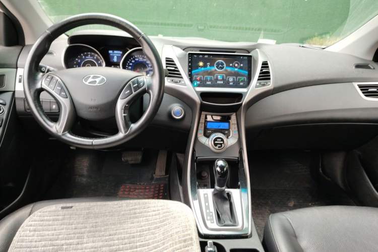 Used Hyundai Elantra (5th Generation / Langdong) 2015 1.6L Automatic Leading Model Center Console