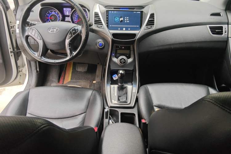 Used Hyundai Elantra (5th Generation / Langdong) 2015 1.6L Automatic Luxury Model Center Console