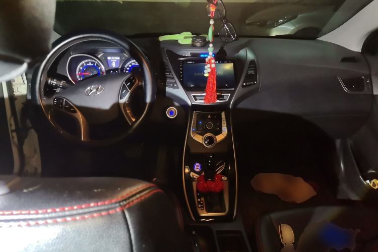Used Hyundai Elantra (5th Generation / Langdong) 2015 1.6L Automatic Leading Model Center Console