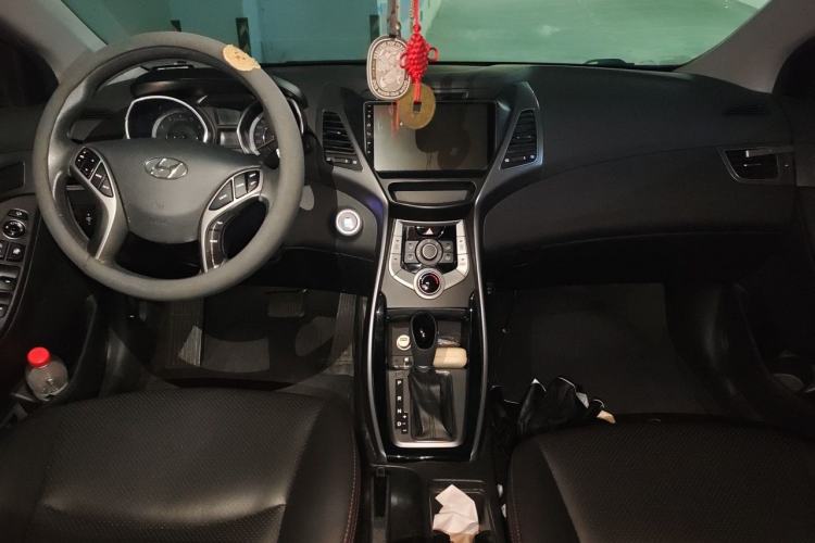 Used Hyundai Elantra (5th Generation / Langdong) 2015 1.6L Automatic Leading Model Center Console