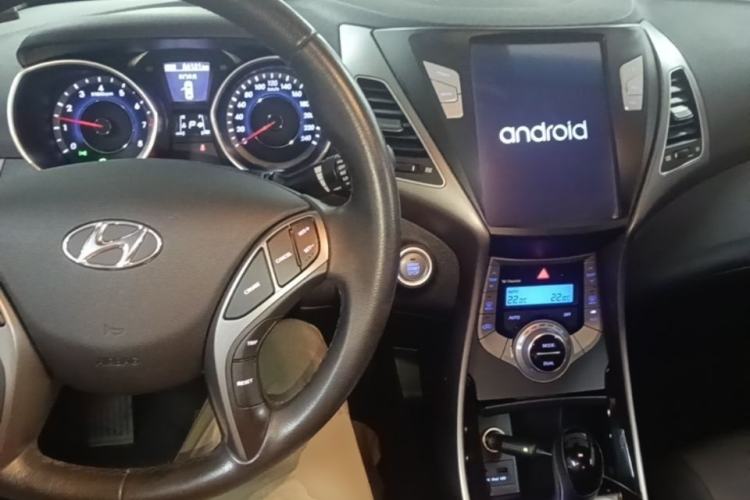 Used Hyundai Elantra (5th Generation / Langdong) 2015 1.6L Automatic Luxury Model Center Console