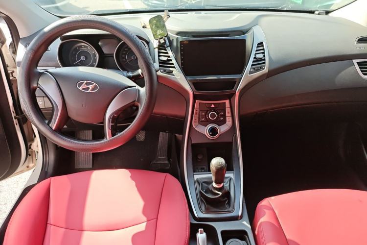 Used Hyundai Elantra (5th Generation / Langdong) 2015 1.6L Manual Fashion Edition Center Console