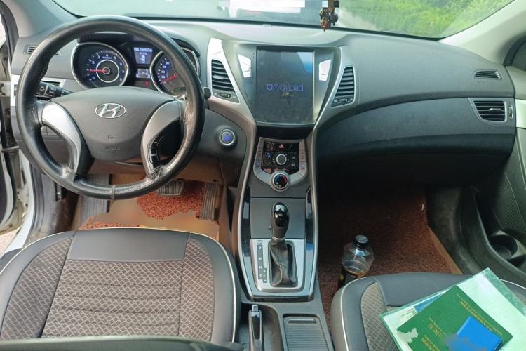 Used Hyundai Elantra (5th Generation / Langdong) 2015 1.6L Automatic Leading Model Center Console