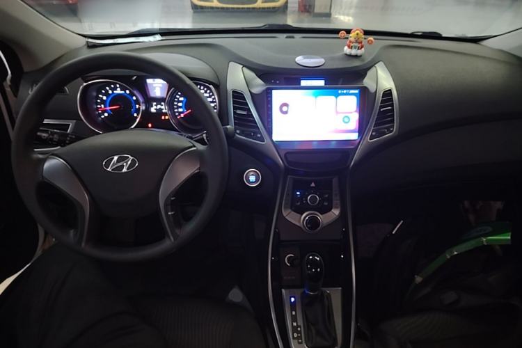 Used Hyundai Elantra (5th Generation / Langdong) 2015 1.6L Automatic Leading Model Center Console