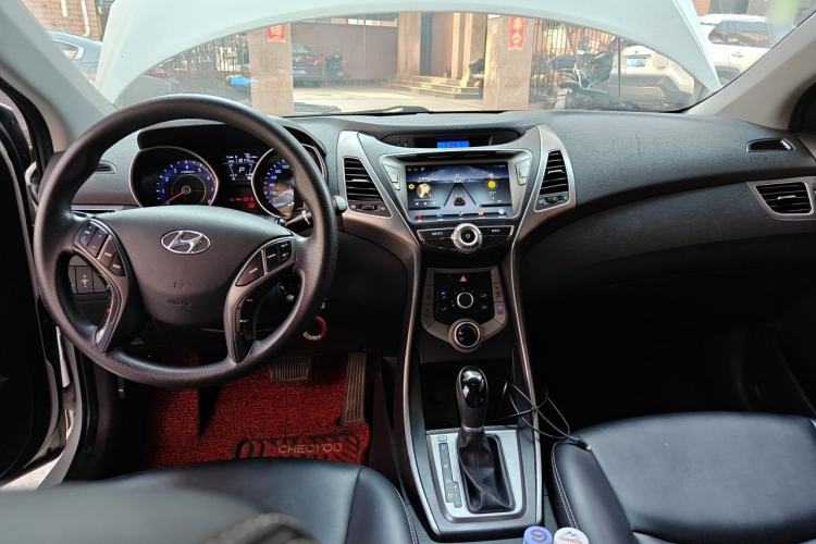 Used Hyundai Elantra (5th Generation / Langdong) 2015 1.6L Automatic Fashion Model Center Console