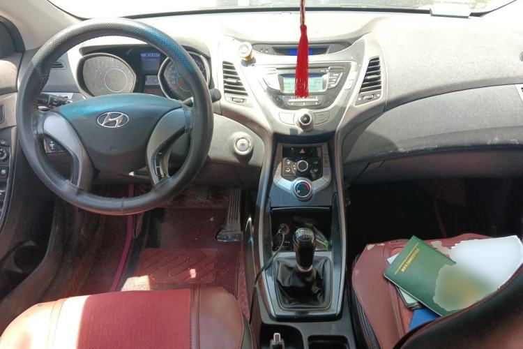 Used Hyundai Elantra (5th Generation / Langdong) 2015 1.6L Manual Leading Model Center Console