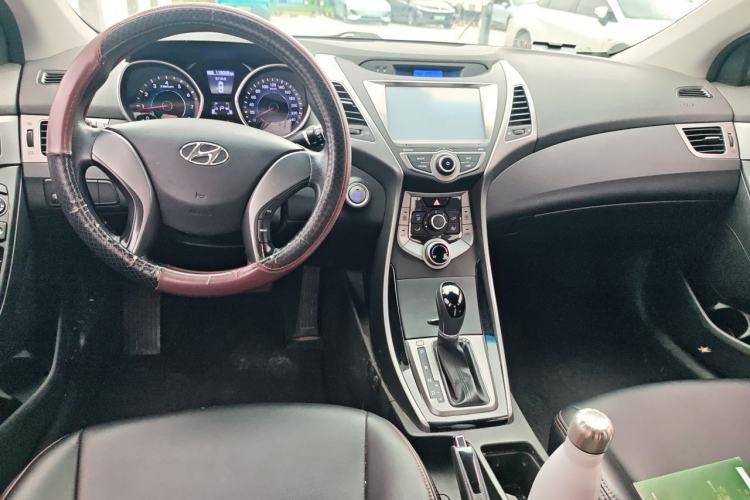 Used Hyundai Elantra (5th Generation / Langdong) 2015 1.6L Automatic Leading Model Center Console