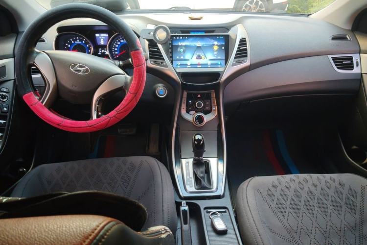Used Hyundai Elantra (5th Generation / Langdong) 2015 1.6L Automatic Leading Model Center Console