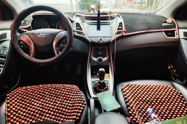 Used Hyundai Elantra (5th Generation / Langdong) 2015 1.6L Manual Fashion Edition Center Console