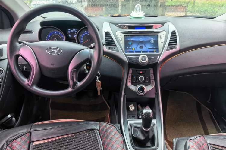 Used Hyundai Elantra (5th Generation / Langdong) 2015 1.6L Manual Fashion Edition Center Console