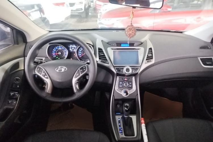 Used Hyundai Elantra (5th Generation / Langdong) 2015 1.6L Automatic Fashion Model Center Console