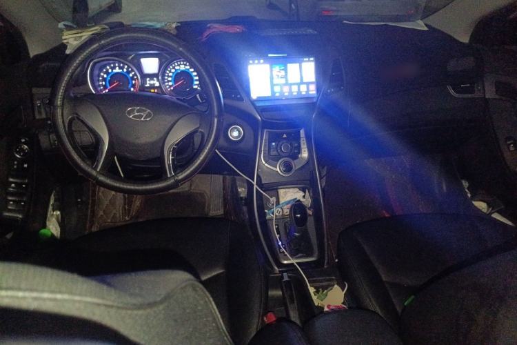 Used Hyundai Elantra (5th Generation / Langdong) 2015 1.6L Automatic Leading Model Center Console