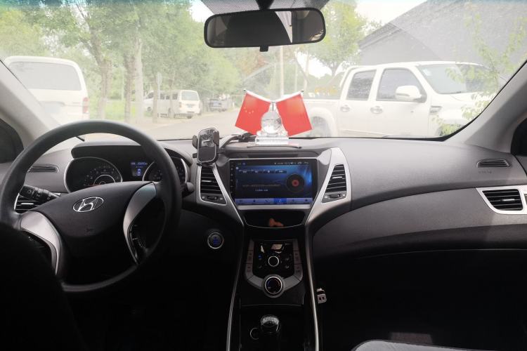 Used Hyundai Elantra (5th Generation / Langdong) 2015 1.6L Manual Leading Model Center Console