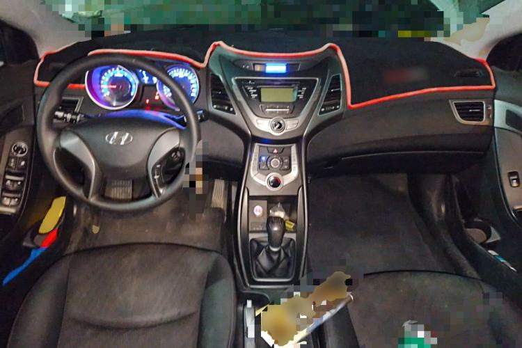 Used Hyundai Elantra (5th Generation / Langdong) 2015 1.6L Manual Fashion Edition Center Console