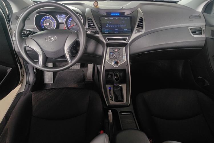 Used Hyundai Elantra (5th Generation / Langdong) 2015 1.6L Automatic Leading Model Center Console