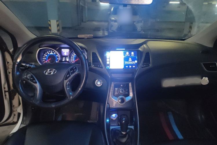 Used Hyundai Elantra (5th Generation / Langdong) 2015 1.6L Manual Leading Model Center Console