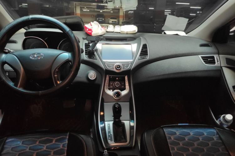 Used Hyundai Elantra (5th Generation / Langdong) 2015 1.6L Automatic Leading Model Center Console