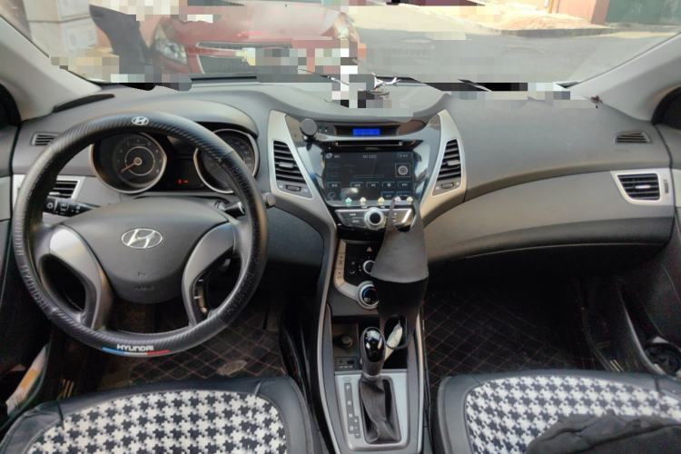Used Hyundai Elantra (5th Generation / Langdong) 2015 1.6L Automatic Fashion Model Center Console