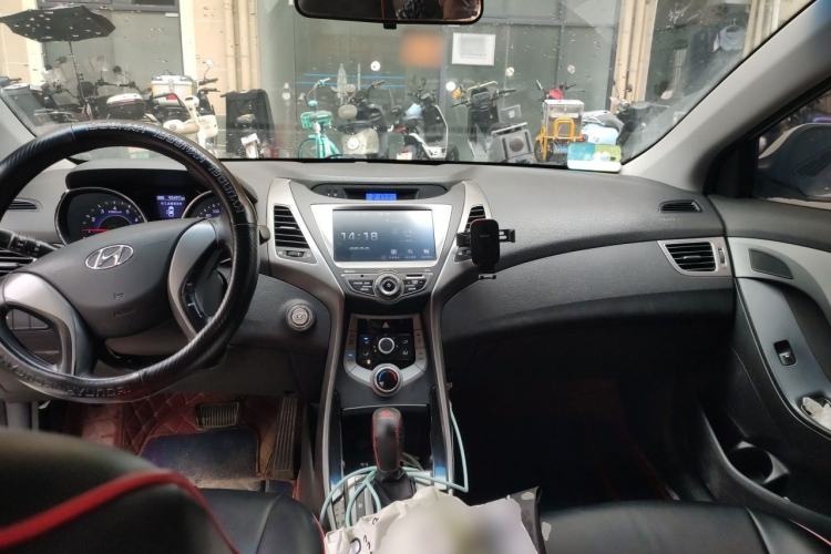 Used Hyundai Elantra (5th Generation / Langdong) 2015 1.6L Automatic Leading Model Center Console