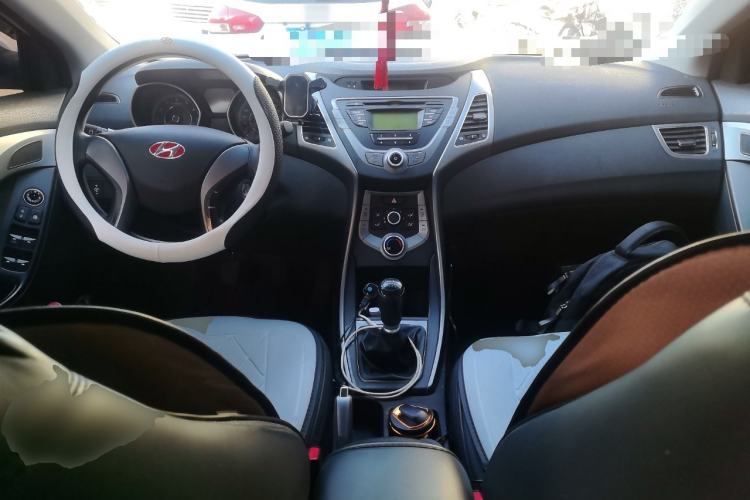 Used Hyundai Elantra (5th Generation / Langdong) 2015 1.6L Manual Fashion Edition Center Console