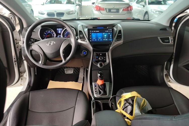 Used Hyundai Elantra (5th Generation / Langdong) 2015 1.6L Automatic Leading Model Center Console