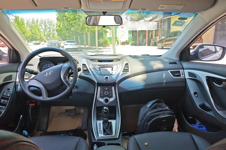 Used Hyundai Elantra (5th Generation / Langdong) 2015 1.6L Automatic Fashion Model Center Console