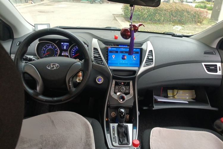 Used Hyundai Elantra (5th Generation / Langdong) 2015 1.6L Automatic Leading Model Center Console