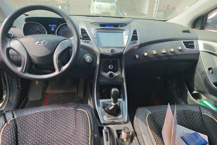 Used Hyundai Elantra (5th Generation / Langdong) 2015 1.6L Manual Leading Model Center Console