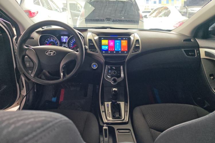 Used Hyundai Elantra (5th Generation / Langdong) 2015 1.6L Automatic Leading Model Center Console