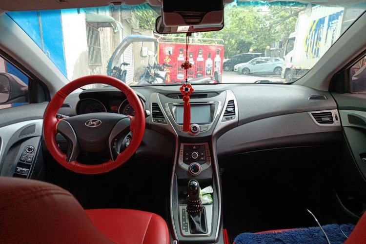 Used Hyundai Elantra (5th Generation / Langdong) 2015 1.6L Automatic Leading Model Center Console