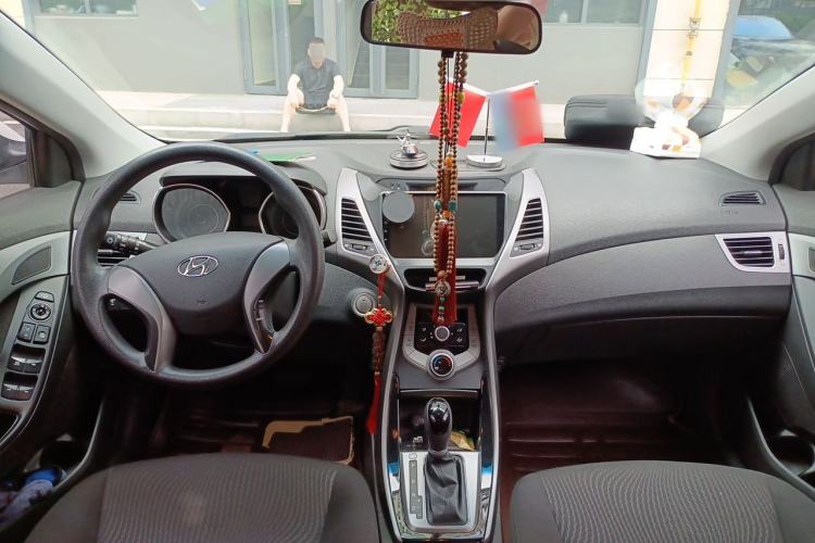 Used Hyundai Elantra (5th Generation / Langdong) 2015 1.6L Automatic Leading Model Center Console
